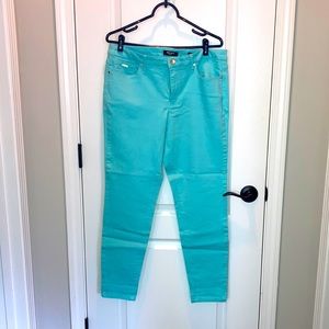 Nine West Light Blue Ankle Length Jeans, size 12